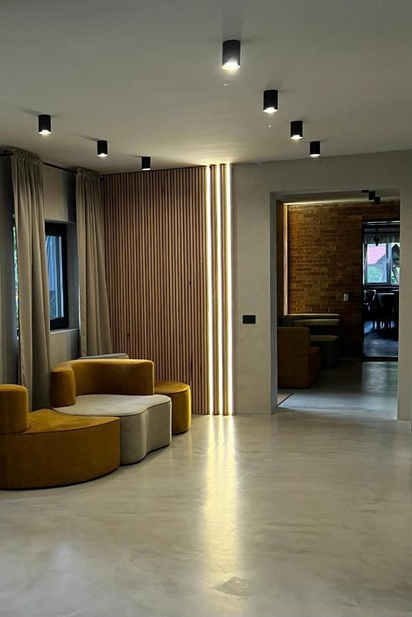 Garden Retreat Junior (Adults Only) Ξενοδοχείο Μπραν Εξωτερικό φωτογραφία