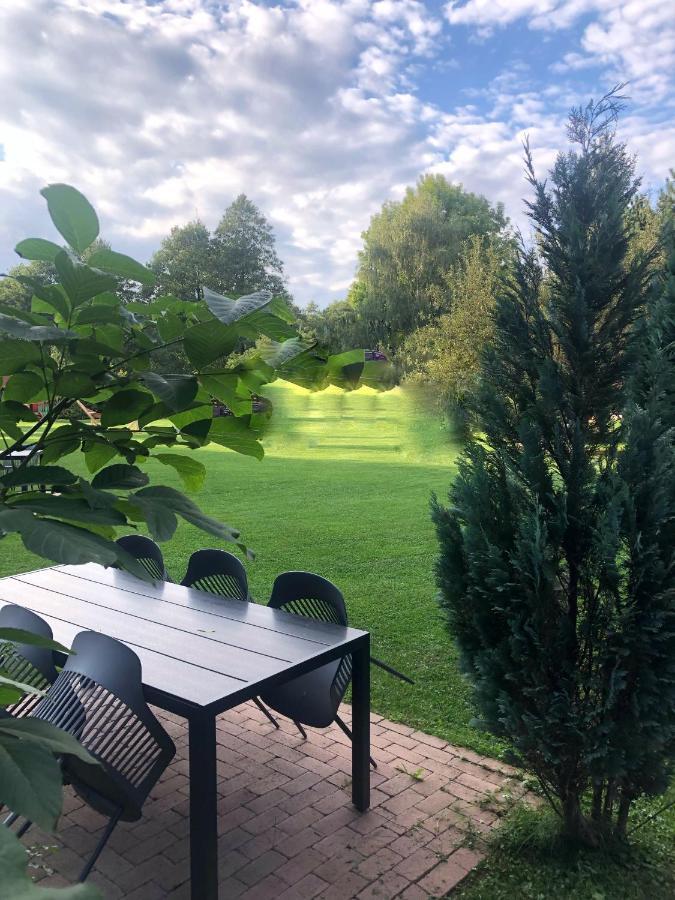 Garden Retreat Junior (Adults Only) Ξενοδοχείο Μπραν Εξωτερικό φωτογραφία